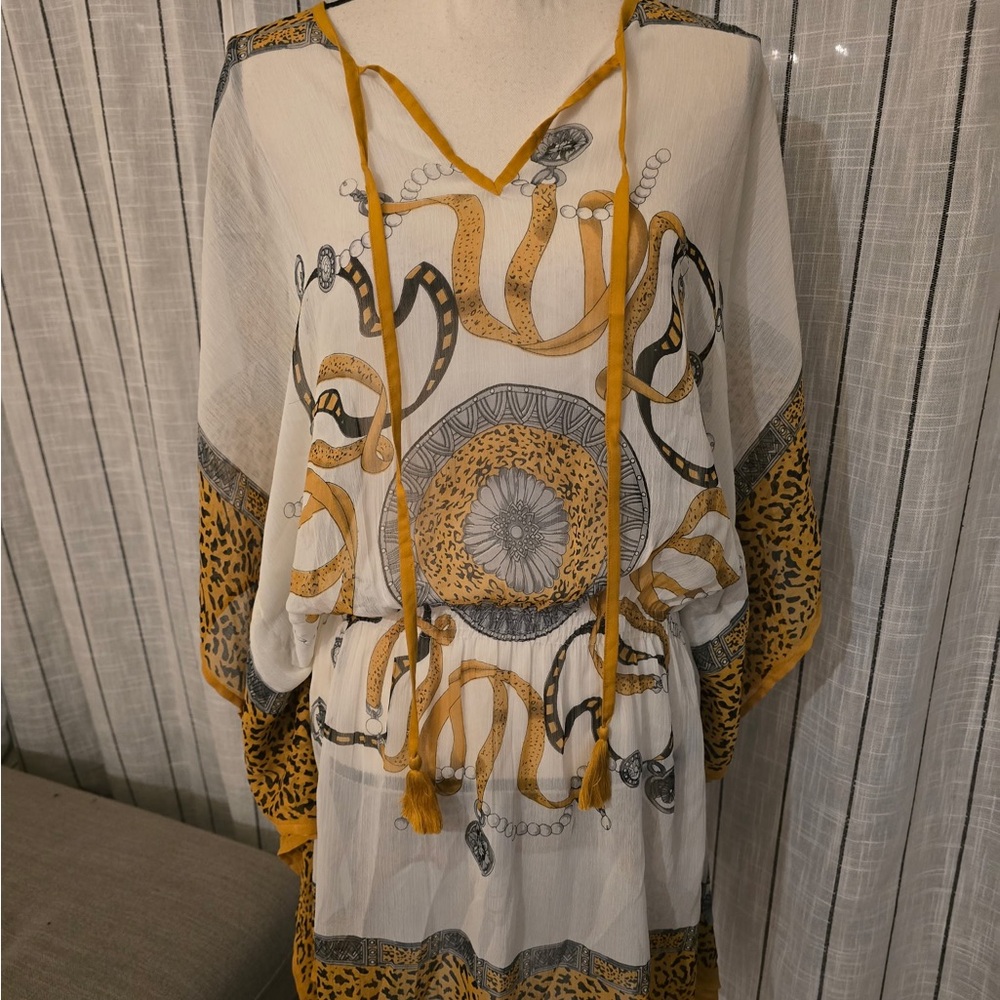 Chic Women's Tunic with Yellow and White Pattern